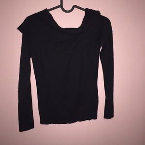 BLACK SCOOP NECK SWEATER